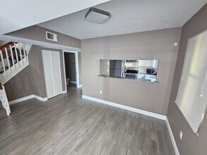 3275 NW 44th St in Oakland Park, FL - Building Photo - Building Photo