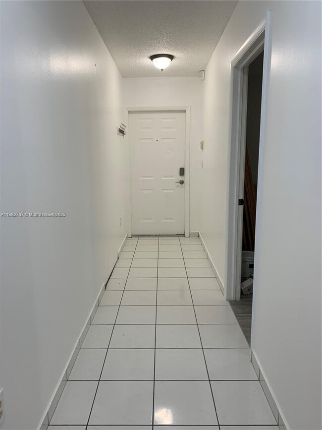 3298 W 70th St in Hialeah, FL - Building Photo - Building Photo