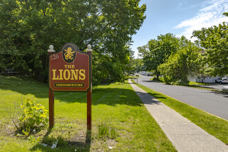 The Lions in Danbury, CT - Building Photo - Building Photo