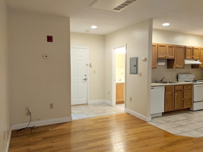 15 Pearl St, Unit 8 in Cambridge, MA - Building Photo - Building Photo