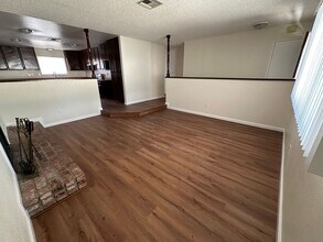 57381 Warren Way in Yucca Valley, CA - Foto de edificio - Building Photo