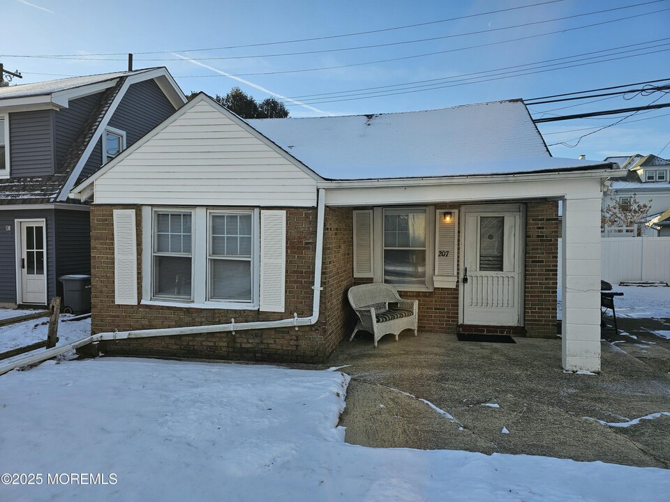 207 3rd Ave in Belmar, NJ - Building Photo