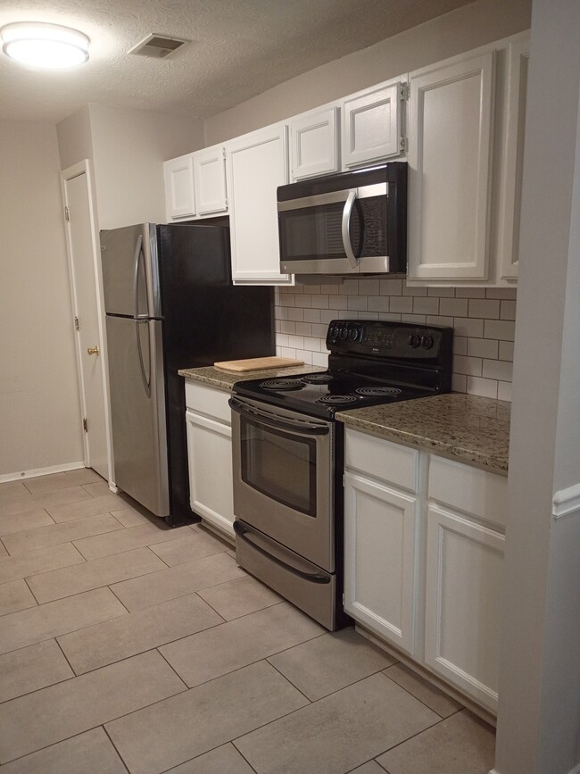 5556 Mountain Springs Cir, Unit B in Stone Mountain, GA - Building Photo - Building Photo