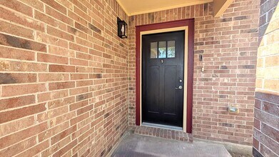 11110 Borrado Drive in Laredo, TX - Building Photo - Building Photo