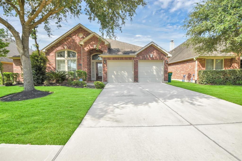 13617 Rainwater Dr in Pearland, TX - Foto de edificio