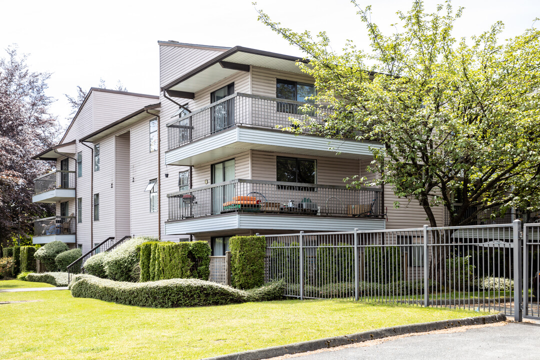 Eagle Ridge Apartments in Coquitlam, BC - Building Photo