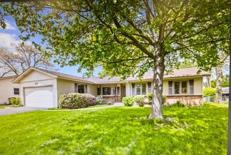 112 Braemar Dr in Elk Grove Village, IL - Building Photo - Building Photo
