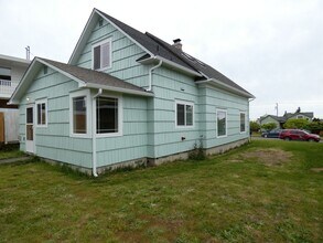 216 W 9th St in Port Angeles, WA - Building Photo - Building Photo