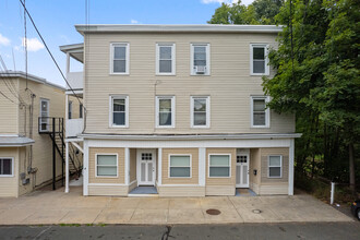 1 Walnut St in Manchester, CT - Building Photo - Building Photo