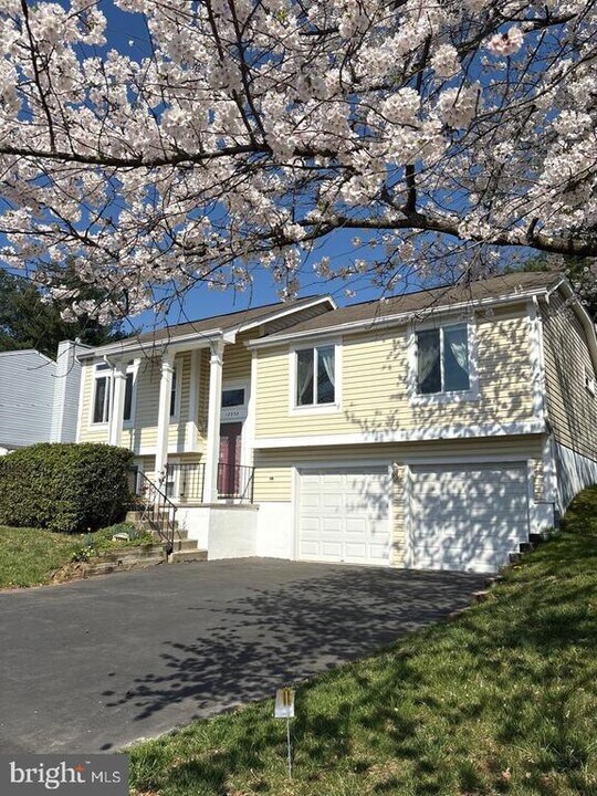12332 Stoney Bottom Rd in Germantown, MD - Building Photo