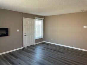 51049 Eisenhower Dr, Unit 3 in La Quinta, CA - Building Photo - Building Photo