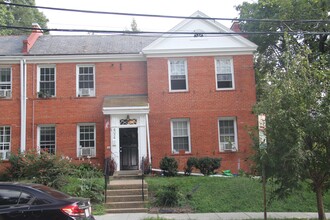 4034 Calvert St NW, Unit # 5 in Washington, DC - Foto de edificio - Building Photo