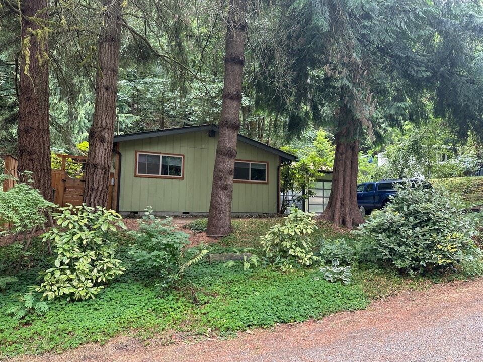 17809 24th Ave NE in Shoreline, WA - Building Photo