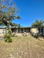 72 E 33rd St in San Angelo, TX - Building Photo