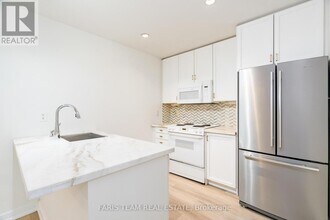 88-888 Palace Pier Ct in Toronto, ON - Building Photo - Building Photo