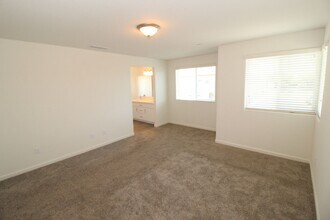 651 Farmhouse Ave in Clovis, CA - Building Photo - Building Photo