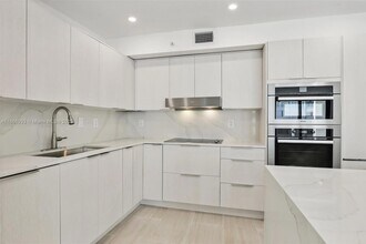 9 Island Ave, Unit 1209 in Miami Beach, FL - Building Photo - Building Photo