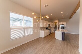 6812 Cardinal Bloom Loop in Austin, TX - Building Photo - Building Photo