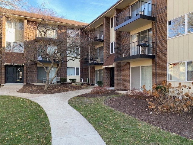 property at 5S100 Pebblewood Ln