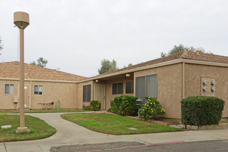 Tulare Garden Apartments in Tulare, CA - Building Photo - Building Photo