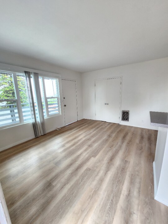 6214 Holly Mont Dr-Unit -6214 in Los Angeles, CA - Building Photo