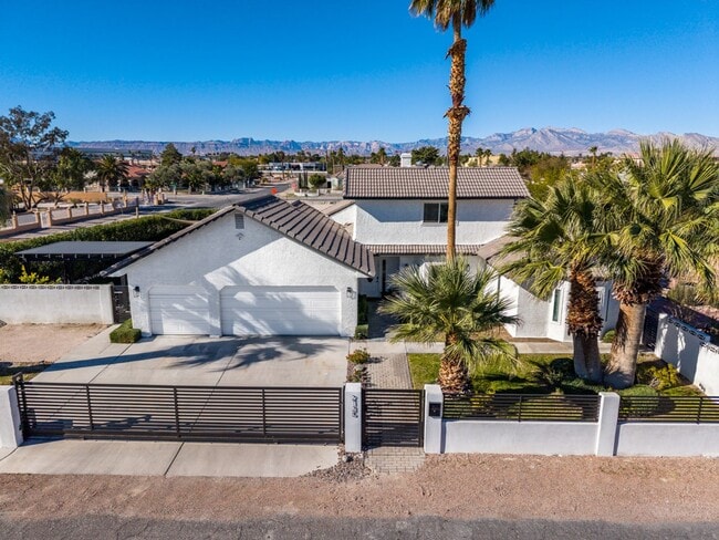 property at 2135 Saratoga St