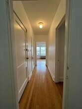 6017 W Irving Park Rd, Unit 2nd Fl in Chicago, IL - Foto de edificio - Building Photo