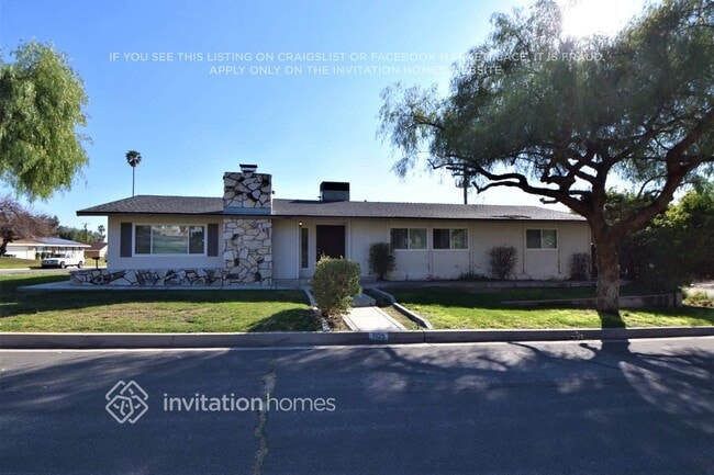 property at 1105 E 42nd St