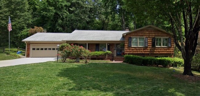 1404 Fernwood Dr