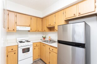 Town Square Senior Apartments - 62+ or HUD in Lima, OH - Building Photo