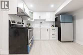 22 William Johnson St in Hamilton, ON - Building Photo - Building Photo