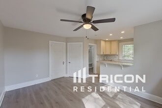 407 W Waverly Rd in Glenside, PA - Building Photo - Building Photo