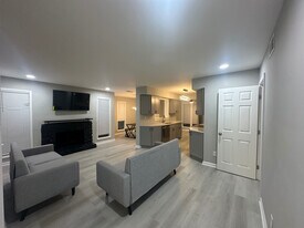 Room in Condo on Roberts Dr in Atlanta, GA - Building Photo