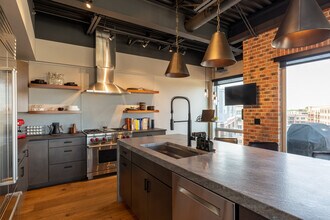 20 W Northwest Hwy in Mount Prospect, IL - Building Photo - Building Photo