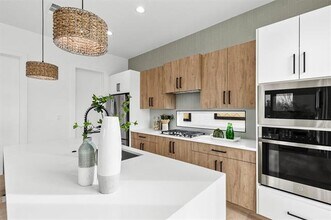 604 N Ewing Ave in Dallas, TX - Building Photo - Building Photo