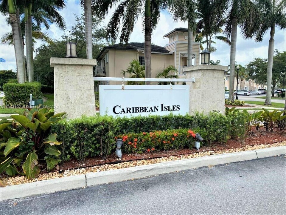2731 NE 3rd Dr in Homestead, FL - Building Photo