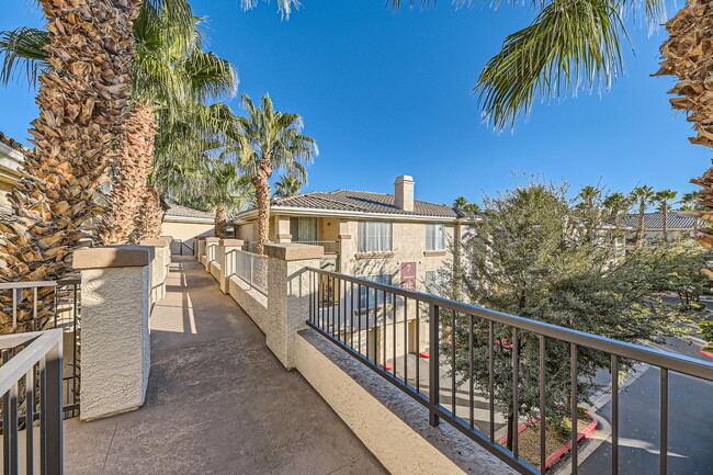 7127 S Durango Dr, Unit 310 in Las Vegas, NV - Building Photo - Building Photo