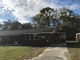 102 St Elmo Rd in Green Cove Springs, FL - Building Photo
