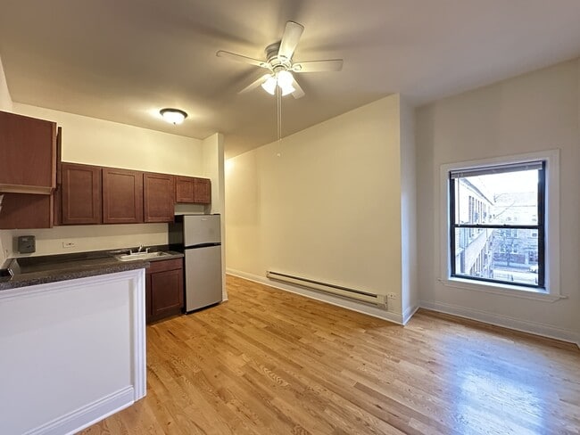 830 W Newport Ave, Unit J01P