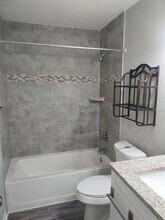 2322 W St John St in Tampa, FL - Building Photo - Building Photo