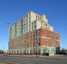 Mon Sheong Court in Toronto, ON - Building Photo - Building Photo