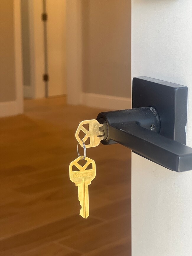 14921 Vanowen St in Los Angeles, CA - Building Photo - Building Photo