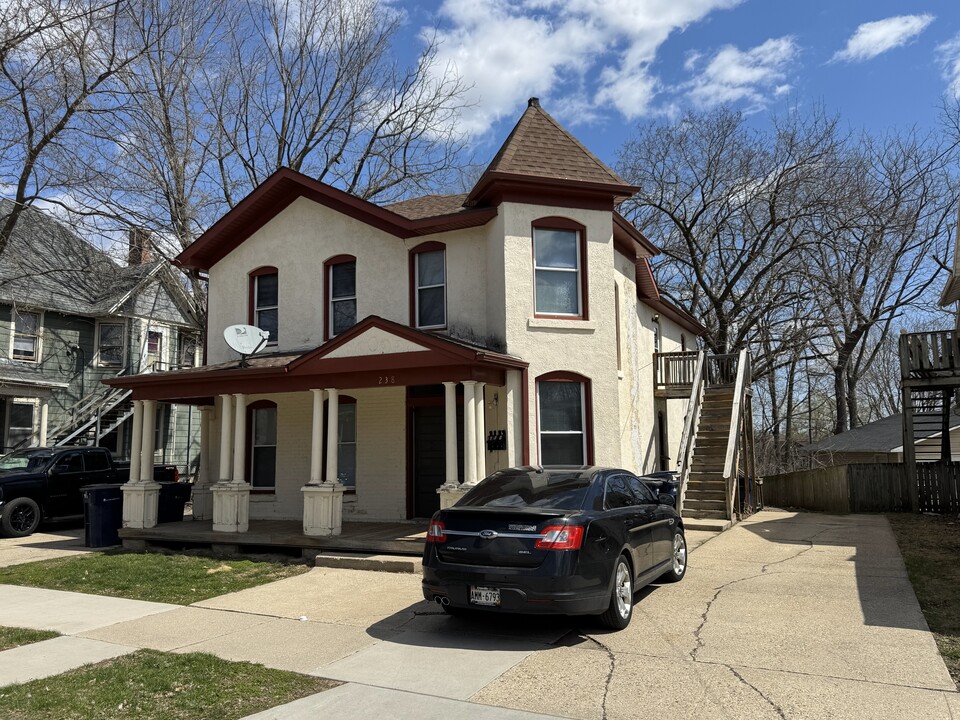 238 Madison St, Unit #2 in Janesville, WI - Foto de edificio