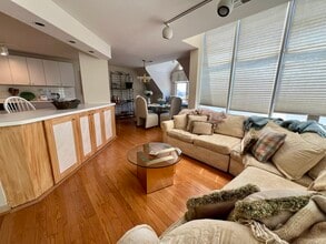 131 Popes Island Rd in Milford, CT - Building Photo - Building Photo