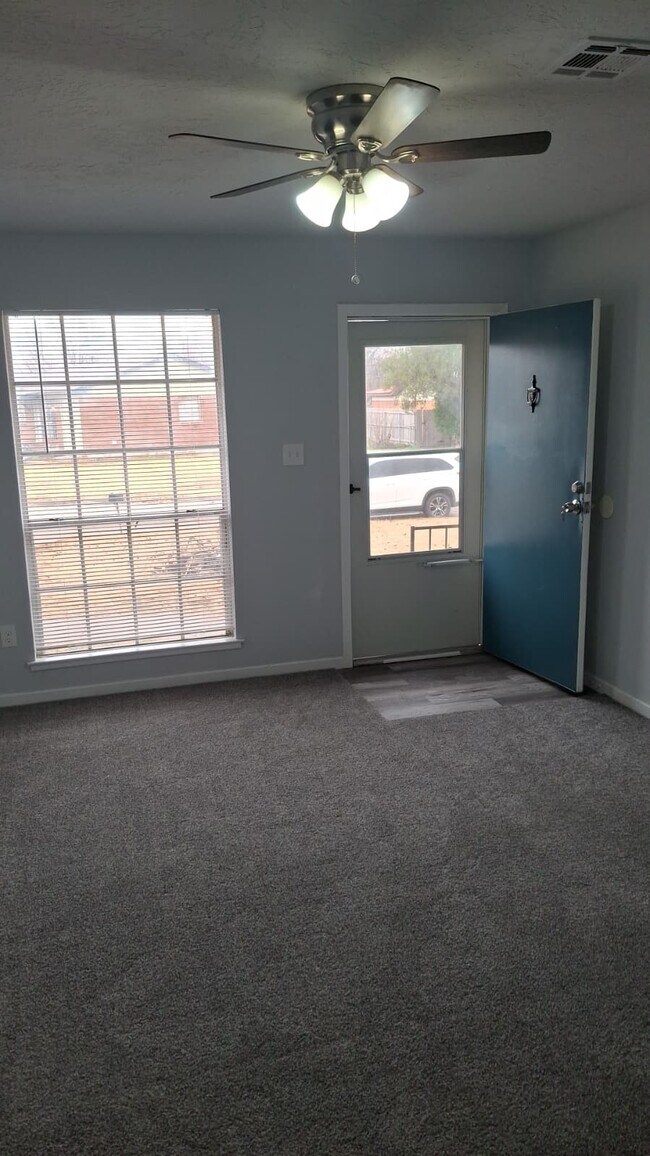 5830 NW Kinyon Ave in Lawton, OK - Building Photo - Building Photo