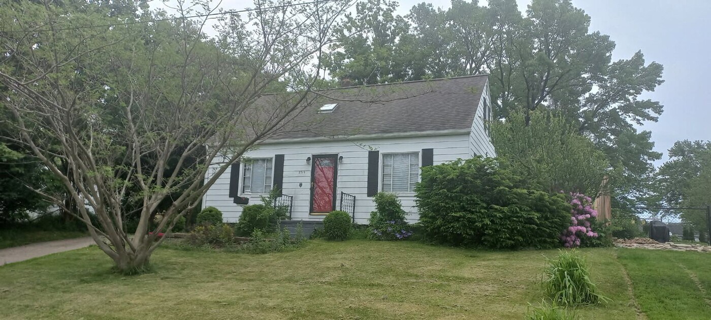 2315 W 37th St in Erie, PA - Building Photo