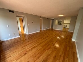 1751 Beacon St, Unit 304 in Brookline, MA - Building Photo - Building Photo