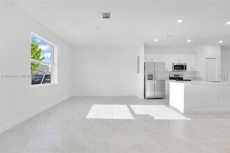 250 10th Ct in Florida City, FL - Building Photo - Building Photo