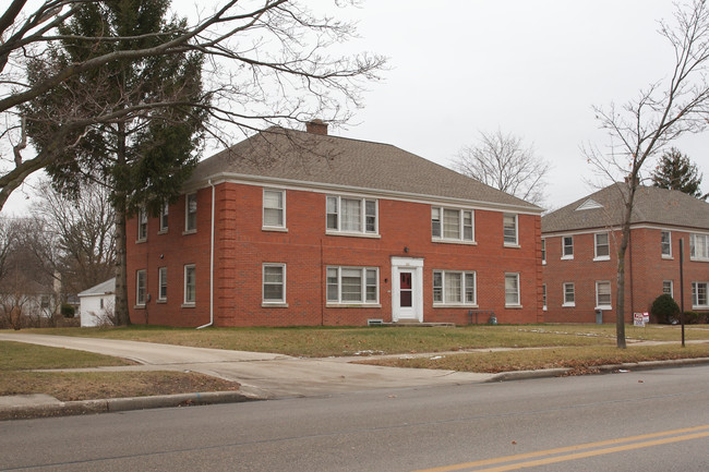 245 W Decorah Rd in West Bend, WI - Building Photo - Building Photo