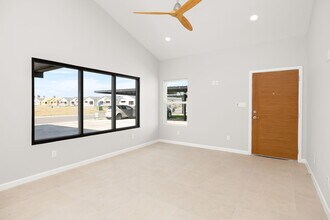 2700 Mockingbird Rd in Weslaco, TX - Foto de edificio - Building Photo